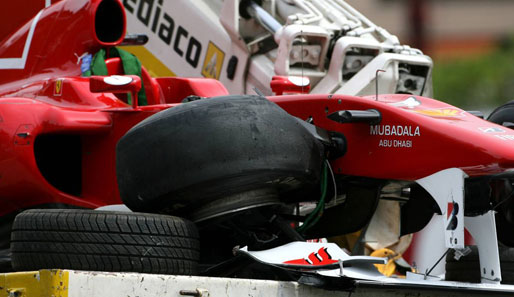 Dort dann die Hiobsbotschaft: Das Chassis ist beschädigt, Alonso braucht einen komplett neuen Boliden