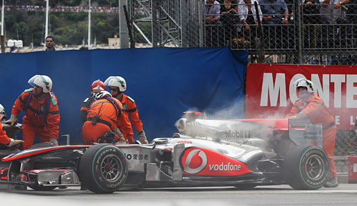 Jenson Button musste seinen McLaren gleich zu Beginn abstellen. Sein Team hatte vergessen, eine Kühlerabdeckung vor dem Rennen abzunehmen