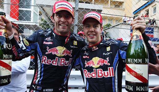 Aber auch Sebastian Vettel rang sich als Zweiter ein Lächeln ab. Beide liegen in der Gesamtwertung nun ganz vorne