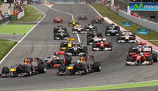 Beim Rennen ging's von Beginn an dramatisch zu: Hamilton greift an der Spitze die beiden Red Bull von Webber und Vettel an