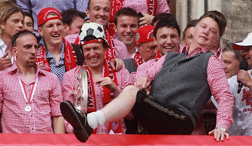 "Ich habe zum Vorstand gesagt, dass wir alle Titel feiern werden, ich bin ein Feierbiest." (Bayern-Trainer Louis van Gaal nach dem Gewinn des Meistertitels)