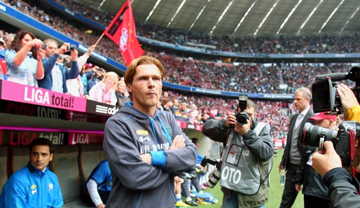 Auch der VfL Bochum reagierte zwei Spieltage vor Schluss - mit ähnlichem "Erfolg". Herrlich-Nachfolger Darius Wosz musste hilflos mit ansehen, wie der VfL Richtung Liga zwei trudelte