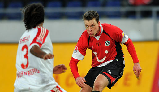 Hanno Balitsch (r.) zieht es zurück nach Leverkusen. Der 29-Jährige wechselt ablösefrei von Hannover 96 zu Bayer, wo er schon von 2002 bis 2005 unter Vertrag stand