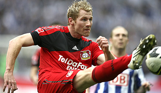 Lukas Sinkiewicz wechselt von Bayer Leverkusen in die 2. Liga zum FC Augsburg und erhält dort zunächst einen Vertrag über ein Jahr