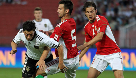 Özil (l.) war einer der Aktivposten im deutschen Team, vergab aber auch einige gute Möglichkeiten vor dem Tor