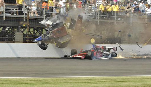 Indy 500: Conway krachte mit mehr als 300 km/h in den Absperrzaun. Sein Auto zerlegte es in alle Einzelteile