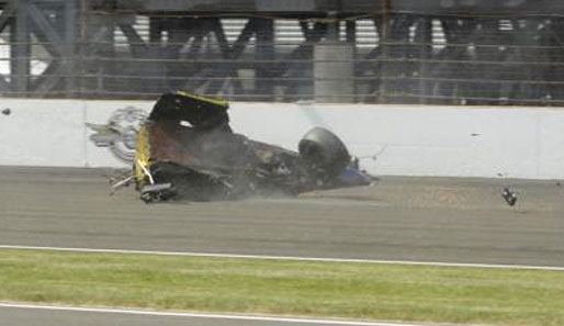 Indy 500: Unglaublich, dass Conway aus diesem Wrack ohne ernste Verletzungen entkommen ist. Er zog sich nur einen Beinbruch zu