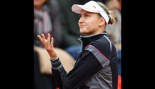 Stark fing Nadja Petrowa an: Sie entschied den ersten Satz gegen Jelena Dementjewa für sich. Danach war allerdings der Wurm drin...