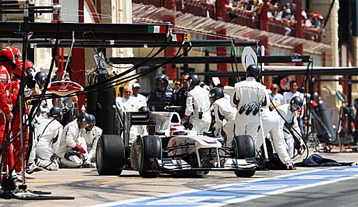 Kamui Kobayashi überraschte im Sauber. Er zögerte den vorgeschriebenen Boxenstopp bis zum Ende hinaus und überholte in den letzten zwei Runden Alonso und Buemi