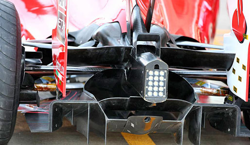 Ein detaillierter Blick auf das modifizierte Heck des Ferrari. Man muss ehrlich sagen, dass die neuen Auspuffrohre sehr gut versteckt sind