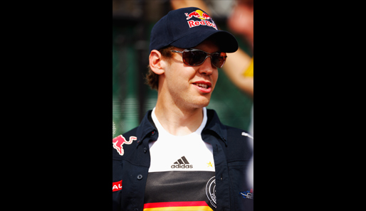 Bei der Fahrerparade bekannte Sebastian Vettel Flagge. Von der Red-Bull-Reifenstrategie wenig begünstigt, konnte er im Rennen jedoch wenig Akzente setzen