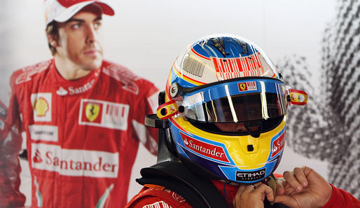 Fernando Alonso mit und ohne Helm. Auf der Strecke lieferte der Spanier eine starke Vorstellung ab. Er belegte den zweiten Platz