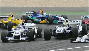 2004: Bei BMW-Williams trafen Juan Pablo Montoya und Ralf Schumacher aufeinander. Ausgerechnet auf dem Nürburgring kam es zum Unfall