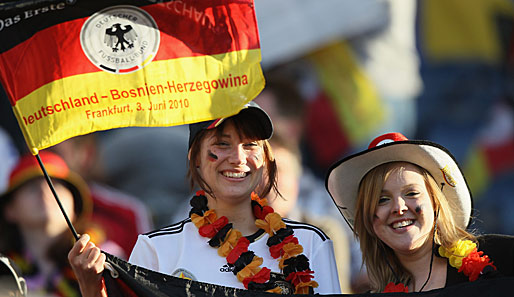 Deutschland - Bosnien-Herzegowina 3:1: Die Fans im Frankfurter Stadion hatten sich auch vor dem letzten WM-Test herausgeputzt