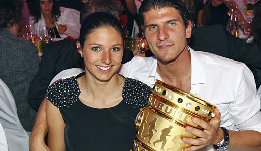 Mario Gomez mit seiner Freundin Silvia Meichel