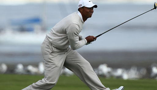 Tiger Woods spielte eine überragende 66, sein zweiter Schlag an der 18 um den Baum herum war einfach nur genial