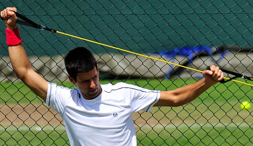 Während Novak Djokovic etwas mehr Ernst an den Tag legte und fleißig trainierte...