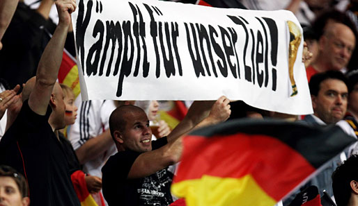 Apropros Fußball und Weltelite: Auch die deutschen Fans haben eine klare Forderung ans DFB-Team. Das 3:1 gegen Bosnien ist da schon einmal ein guter Anfang