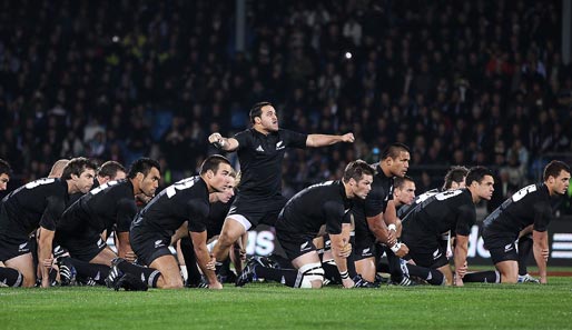 Die Ruhe vor dem Sturm: Die Neuseeland All Blacks stimmen sich mit dem Haka auf das Rugby-Testspiel gegen Wales ein