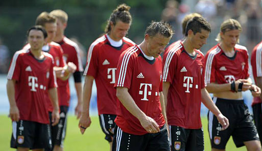 Feierabend: Das Team des FC Bayern trabt erschöpft vom Platz. Pro Tag stehen für die Spieler des Rekordmeisters zwei Trainingseinheiten auf dem Plan