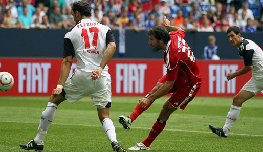 Spiel um Platz drei: Hamburger SV - 1. FC Köln: Ruuuuuud! Die erste von drei Buden besorgte Van Nistelrooy (M.). Pezzoni und Jajalo halten Sicherheitsabstand