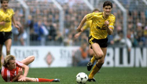 1989 beginnt Zorcs Ära als Kapitän der Schwarz-Gelben, die bis 1997 andauert. Sein erstes Jahr als Spielführer wird prompt mit dem Gewinn des DFB-Pokals versüßt