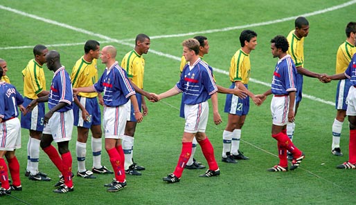Vier Jahre später steht die Selecao wieder im Finale. Gegner in Paris ist 1998 Gastgeber Frankreich mit dem aufstrebenden Star Zinedine Zidane