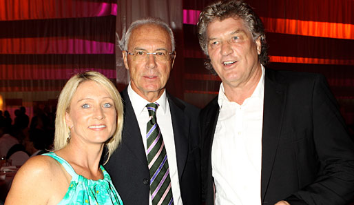 Die Beckenbauers und Michael Hartl (r.), besser bekannt als männlicher Bestandteil des Moderatorenduos Marianne und Michael