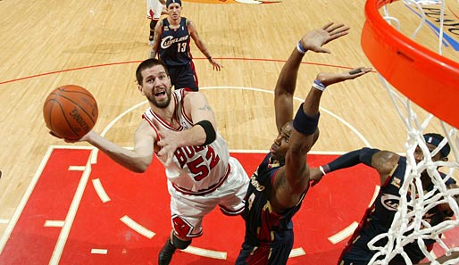 Brad Miller wechselt von den Chicago Bulls zu den Houston Rockets. Er unterschrieb einen Drei-Jahres-Vertrag über 15 Millionen US-Dollar