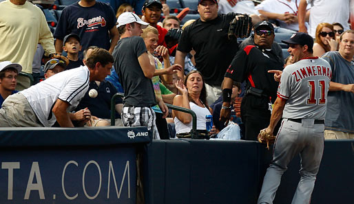 Im MLB-Spiel zwischen den Atlanta Braves und den Washington Nationals ist Ryan Zimmerman nicht gut auf einen Fan zu sprechen, der sich ins Spiel eingemischt hatte