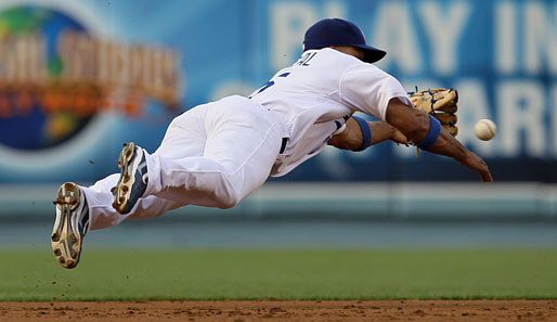 Fliiiieeeg! Rafael Furcal von den L.A. Dodgers macht sich im MLB-Spiel gegen die Florida Marlins ganz lang