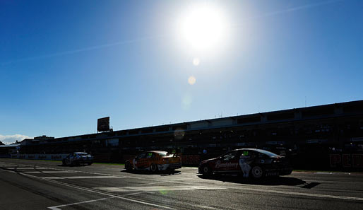 V8 Supercar Championship Series im australischen Townsville. Im Boliden hinten sitzt übrigens David Coulthards Großcousin Fabian