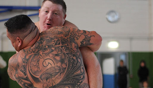 In Australien stehen die nationalen Sumo-Meisterschaften vor der Tür. Da lohnt es sich, im Training schon mal den Ernstfall zu proben