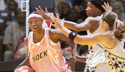 Die Trikots in der WNBA sind nicht jedermanns Geschmack. Tulsa warnt vor seinem Babyrose immerhin mit dem T-Shirt-Aufdruck "Shock"
