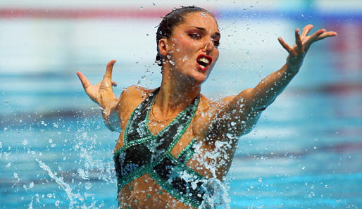 Auftakt zur Schwimm-EM in Budapest: Die Spanierin Andrea Fuentes setzt sich ausdrucksstark in Szene