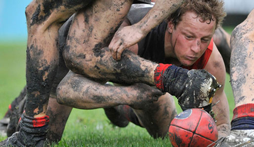Rugby ist nichts für Weicheier. Das liegt auch daran, dass dieser Sport bei jedem Wind und Wetter ausgetragen wird...