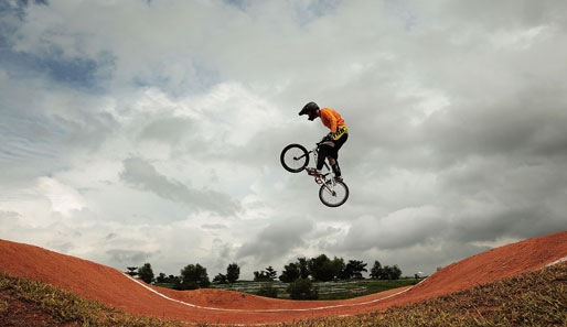 Am fünften Tag der olympischen Jugendspiele in Singapur sind die BMX-Biker an der Reihe. Hier zeigt Matthew Dunsworth aus Australien sein Können