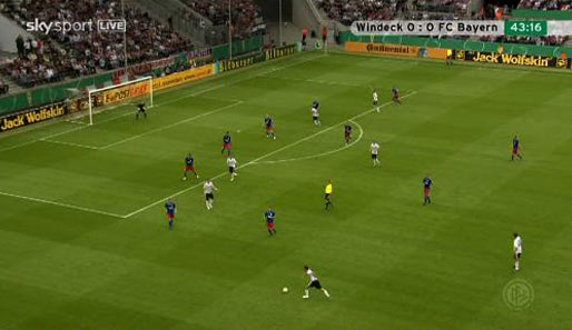 Germania Windeck - Bayern München 0:4: Bayern spielt lange schlecht, aber kurz vor der Halbzeit hat Contento zu viel Raum