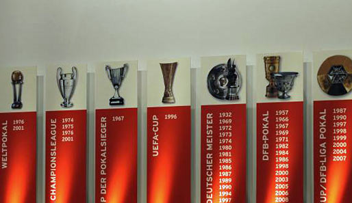 Die größten Erfolge: Der Trophäenschrank der Bayern ist voll. Das letzte absolute Sahnejahr gab es 2001 mit Meisterschaft & Champions-League-Erfolg