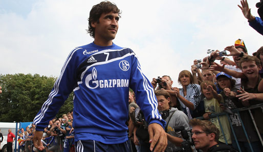 Der Top-Zugang: Raul, Ikone von Real Madrid. Dass so ein Mann auch mit 33 Jahren zu Schalke wechselt, ist eine Sensation. Gewann allein dreimal die Champions League