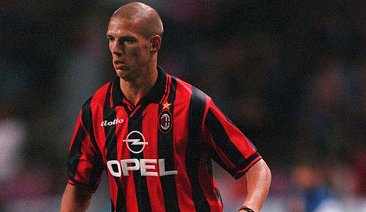 Ein Jahr nach dem Triumph bei der EURO entschied sich der damals 25-Jährige für einen Vereinswechsel zum AC Milan an. Dort wurde er mit den Rossoneri 1999 italienischer Meister