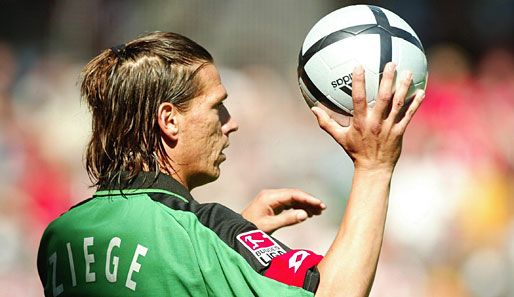 2004 führte ihn der Weg zurück in die Bundesliga. Für Borussia Mönchengladbach stand er in seiner letzten Saison als Profi 13 mal auf dem Feld