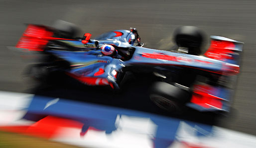 Jenson Button ist der einzige Fahrer, dem Vettel zum Auftakt in Monza den Vortritt lassen muss. Der McLaren-Pilot ist im ersten Training Schnellster