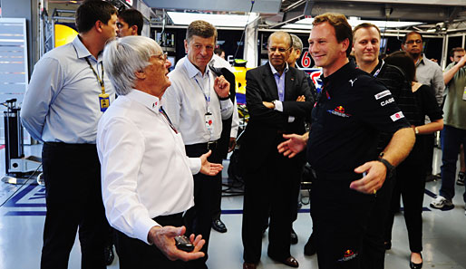 Bei Red Bull führte der Chef Christian Horner die bestimmt total wichtigen Gäste von Bernie Ecclestone persönlich durch die Garage