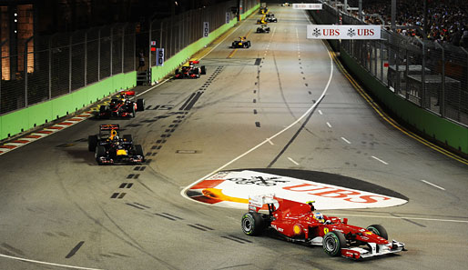 Erste Safety-Car-Phase in der dritten Runde: Webber und Massa wechseln die Reifen und rollen fortan das Feld von hinten auf