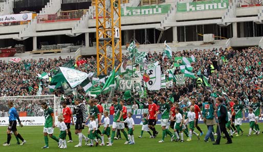 Bremen - Mainz 0:2: Auf der Baustelle Weserstadion geht der Höhenflug der Mainzer um Trainer Thomas Tuchel gegen schwache Bremer weiter.