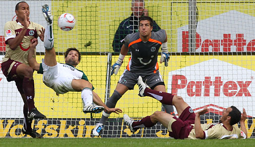 Traumtor durch Diego: Mit einem Fallrückzieher beendet er die Niederlagenserie von Wolfsburg