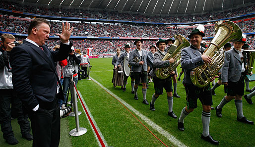 FC Bayern - FSV Mainz 05: Louis van Gaal zeigt sich vor dem Anpfiff gut gelaunt - oder doch nicht?