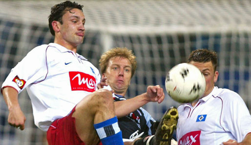 Auch der heutige Co-Trainer des FC St. Pauli war 2002 noch mittendrin: Andre Trulsen (M.) war lange Zeit der Partner von Holger Stanislawski in der Innenverteidigung