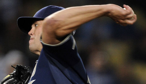 Irgendwie scheint der Arm von Pitcher Clayton Richard vom MLB-Team San Diego Padres seltsam verformt. Wenn das sein Orthopäde sehen würde....